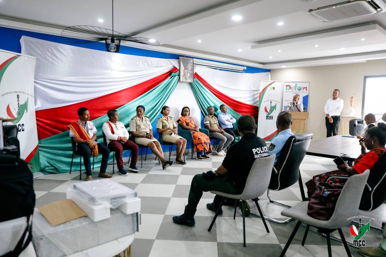 MITOHY HATRANY NY FAMPITAOVANA ATAON' NY FITONDRAM-PANJAKANA HO AN' IREO RAFITRA ENY IFOTONY