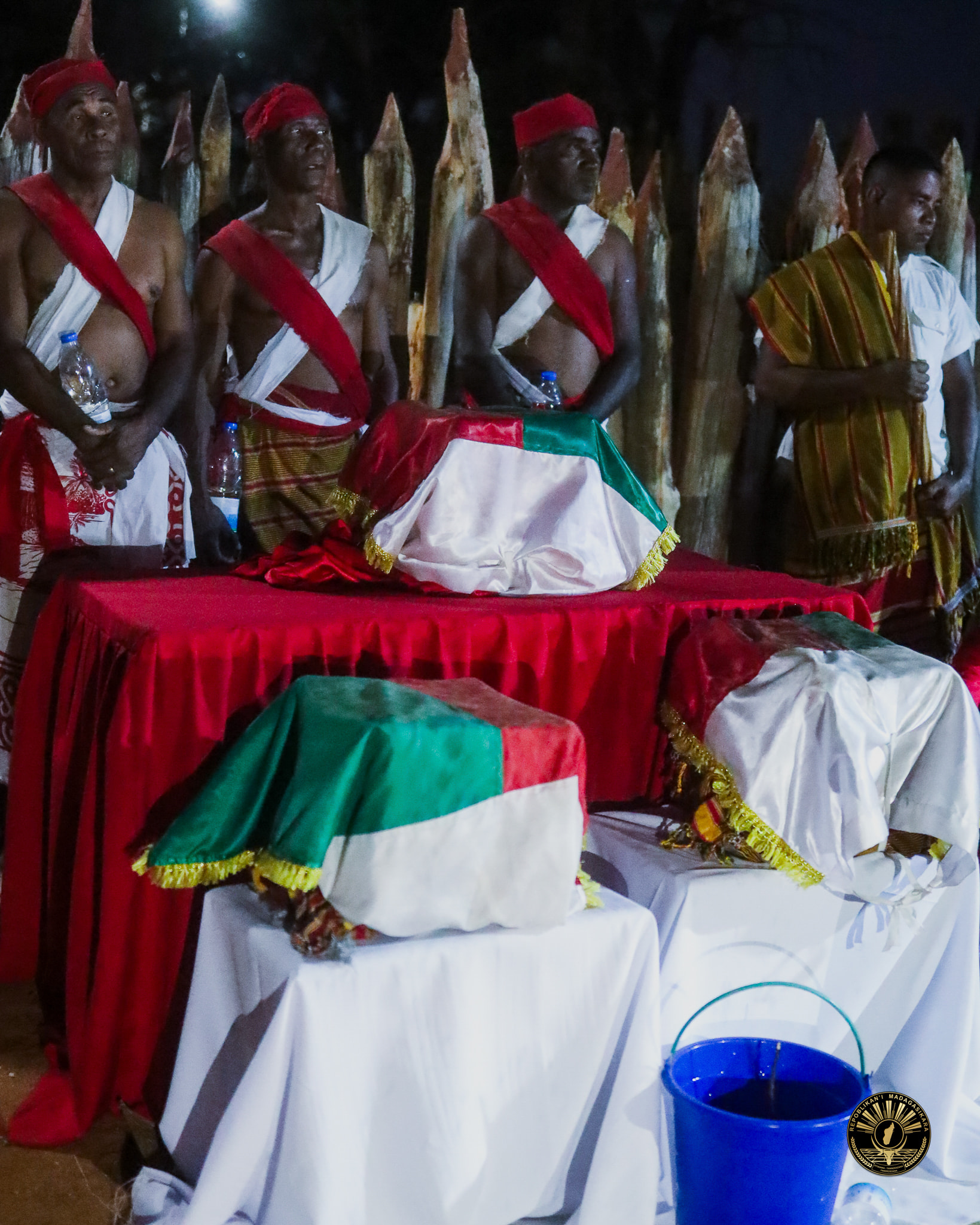 NY FANDRAISAN' NY VAHOAKAN' NY FARITRA MENABE NY KABESON' NY AMPANJAKA TOERA SY IREO MPITARI-TAFIKA ROA LAHY