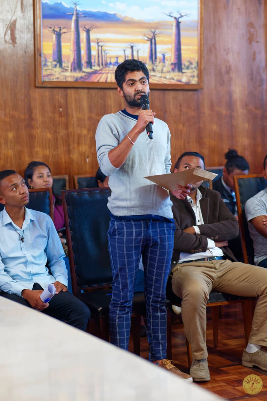 NIJERY IFOTONY NY OLAN' NY MPIANATRA TENY AMIN' NY SEKOLY AMBONY POLYTEKNIKA VONTOVORONA SY NY ONIVERSITEN' ANKATSO NY KOLONELY RAMPANARIVO SOLOFONIAINA THIERRY