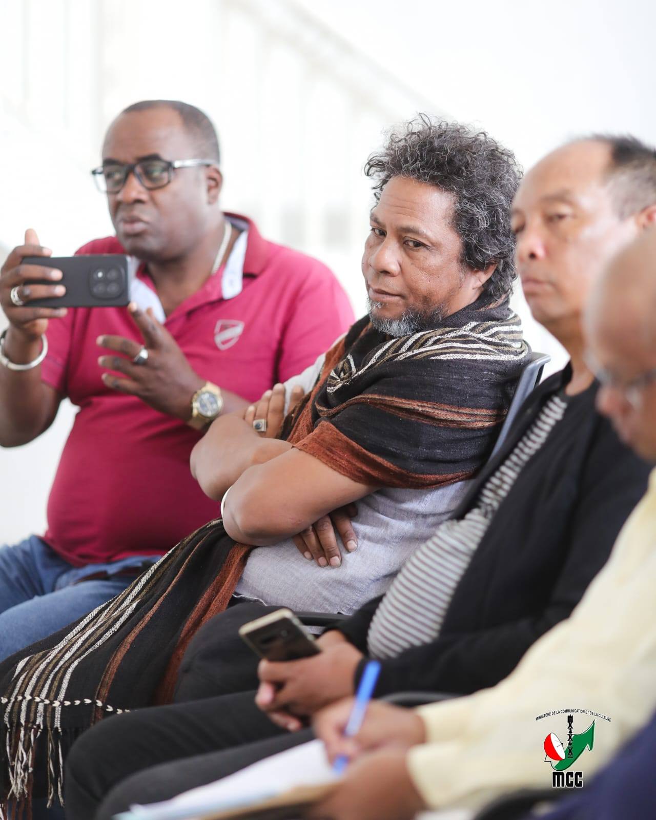 TAO ANATY FIRAHALAHIANA NY FIHAONANA NANAOVANA DINIDINIKA TEO AMIN' IREO MPANAKANTO SY NY MINISITRA MPIAHY