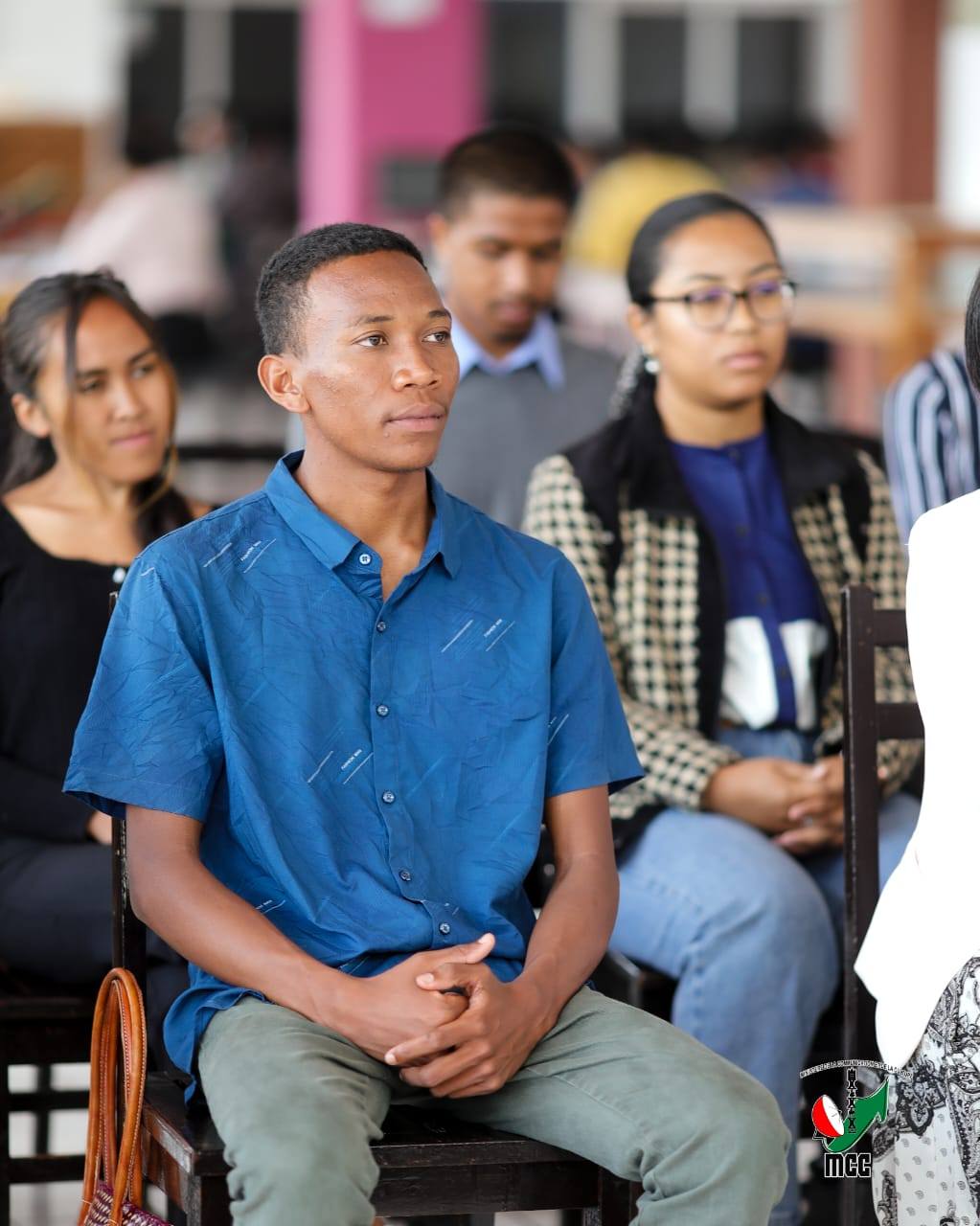 NORAISIN' NY MINISTERAN' NY SERASERA SY NY KOLONTSAINA IREO TANORA MPILATSAKA AN-TSITRAPO HO ANY FRANTSA