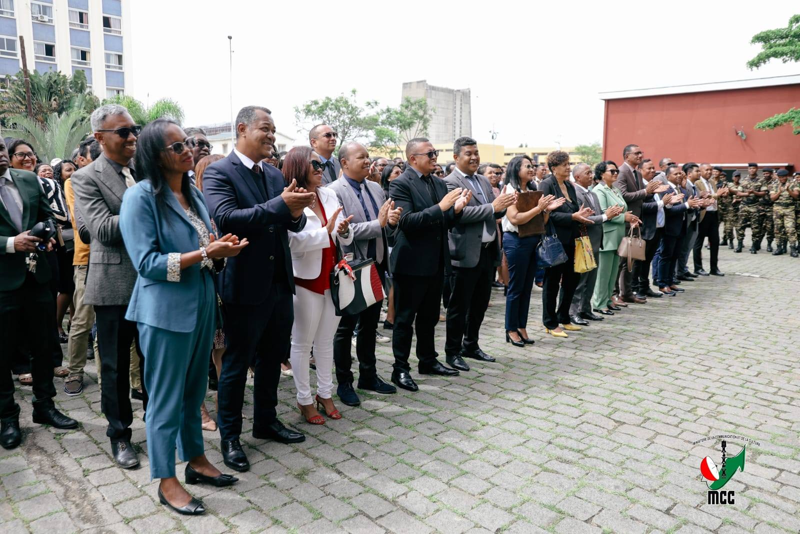 OMENTSIKA FAHAFAHAM-PO HATRANY NY VAHOAKA MPISITRAKA NY ASATSIKA - HAJAINTSIKA NY ASAM-PANJAKANA