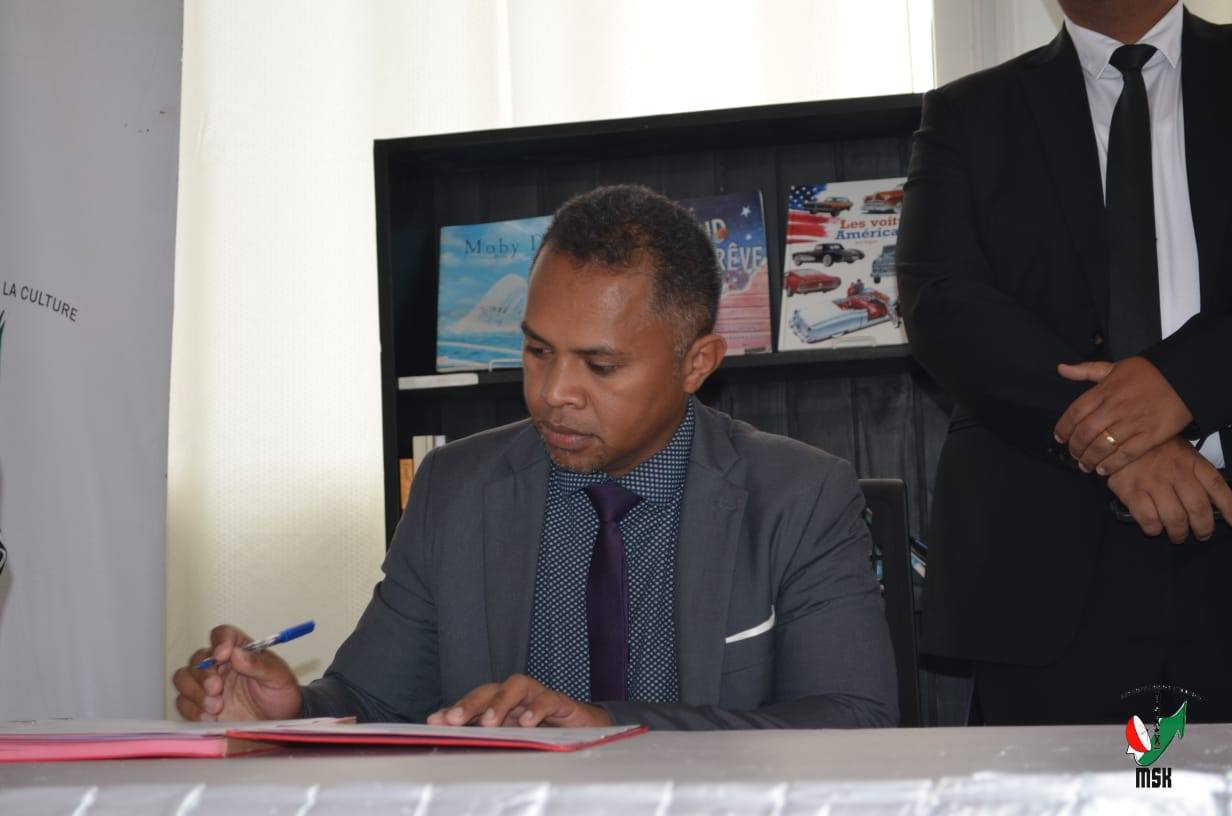 TOMPON' ANDRAIKITRA AMBONY MAROMARO EO ANIVON' NY MINISTERAN' NT SERASERA SY NY KOLONTSAINA NO NANDRAY NY ASANY ANDROANY ALAROBIA 10 DESAMBRA 2025 TAORIAN' NY NAHAVOATENDRY AZY IREO NANDRITRA NY FILAN-KEVITRY NY MINISITRA NY ALATSINAINY 08 DESAMBRA 2025 L