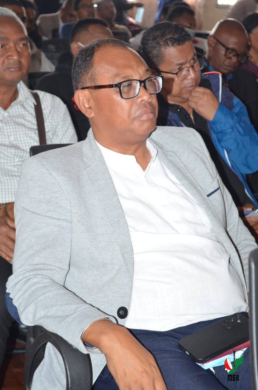 NIARA-NIDINIKA TAMIN'IREO TOMPONY HAINO VAKY JERY NY MOMBA NY TNT