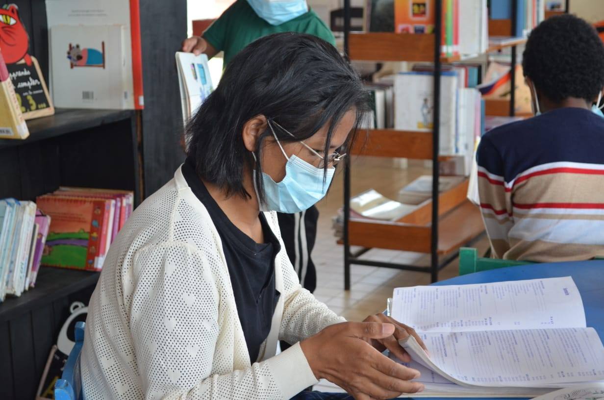 NAMPAHAFANTARIN' NY MINISTERAN' NY SERASERA SY NY KOLONTSAINA AN' IREO MPIANATRA NY ASA SY ANDRAIKITRY NY TRANOMBOKIM-PIRENENA