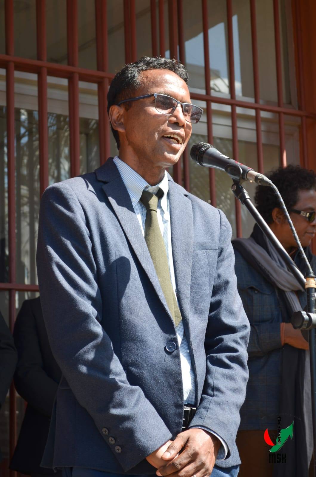 FANANGANAN-TSAINA FANAO ISAKY NY VOALOHAN' NY VOLANA