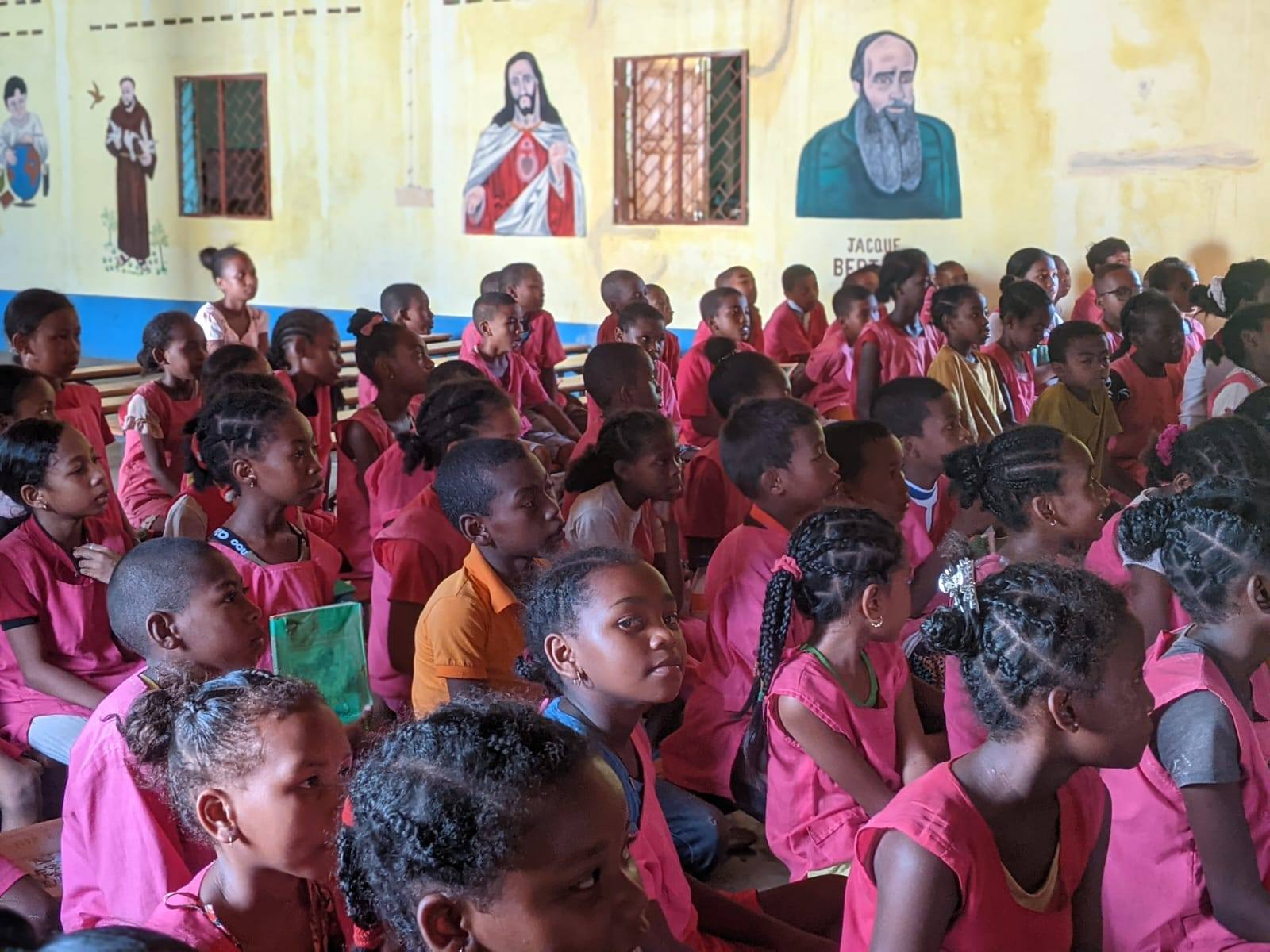 AKON'NY FANAMARIHANA NY ANDRO IRAISAM-PIRENENA HO AN'NY TENINDRENY, 21 FEBROARY 2026  "TIA NY TENINDRENY, MANANDRATRA NY TANINDRAZANA"  FITALEAVAM-PARITRY NY SERA SERA SY NY KOLONTSAINA ANALAMANGA