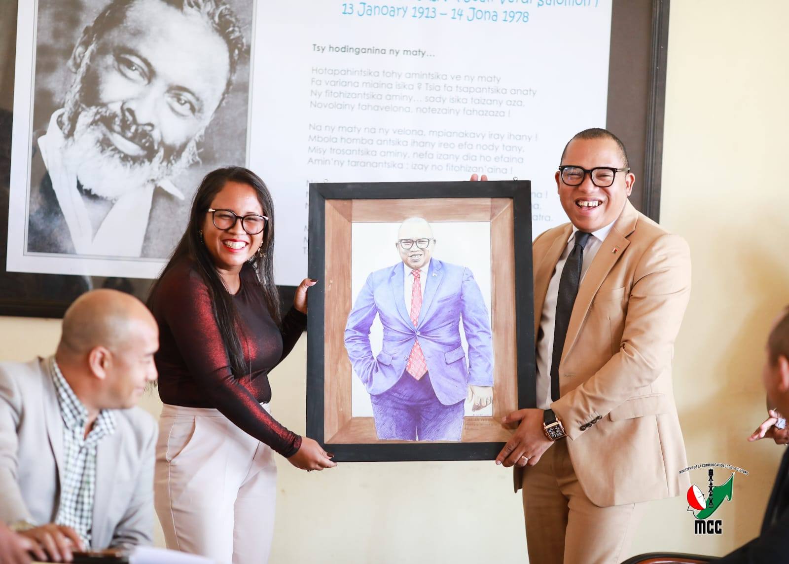 NOTANTERAHINA ANDROANY ZOMA 28 NOVAMBRA 2025 NY FIHAONANA NARAHINA FIVORIANA ARAK'ASA TEO AMIN'NY MINISITRA GASCAR FENOSOA SY IREO TALEM-PARITRY NY SERASERA SY NY KOLONTSAINA