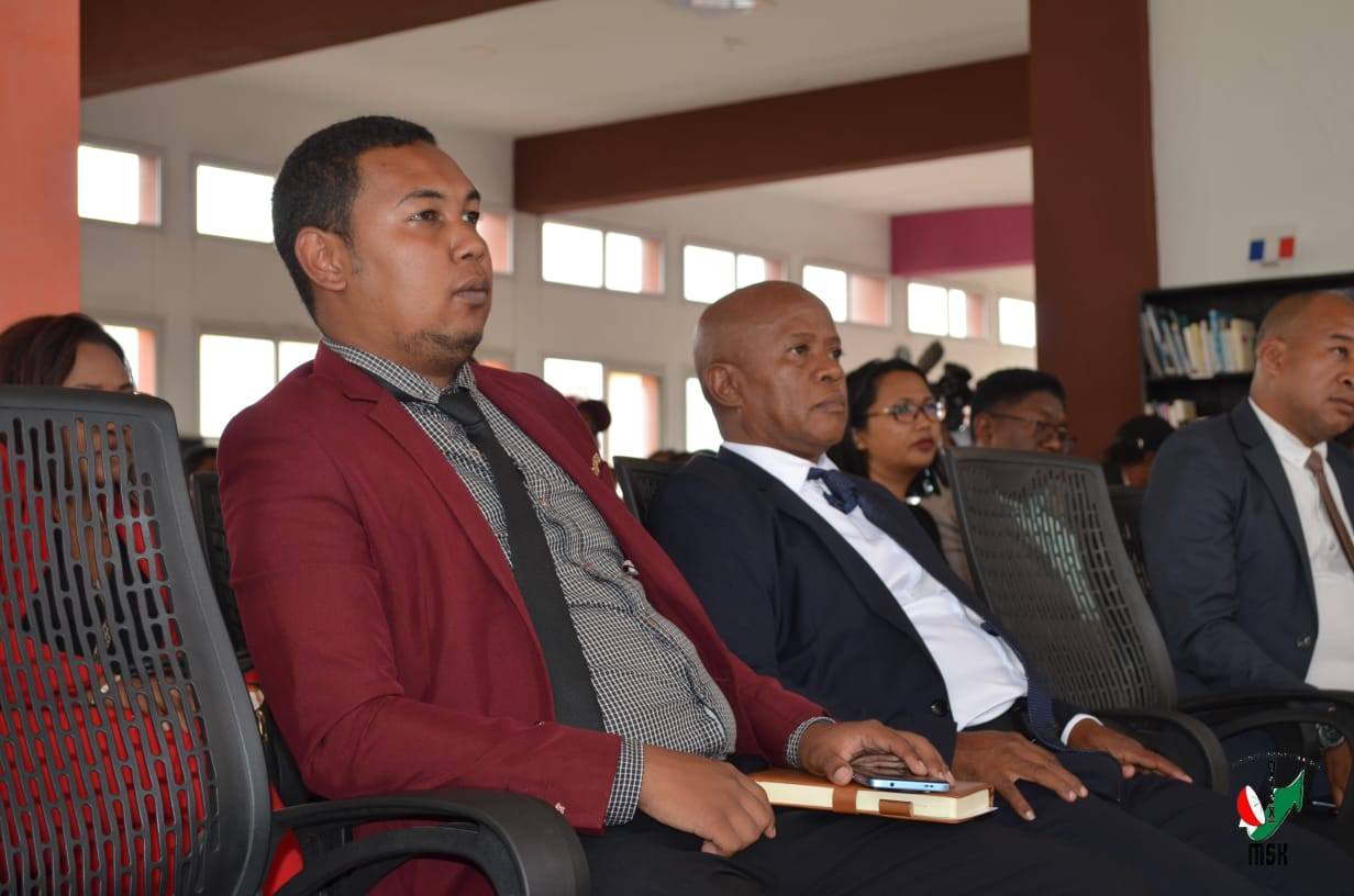 TOMPON' ANDRAIKITRA AMBONY MAROMARO EO ANIVON' NY MINISTERAN' NT SERASERA SY NY KOLONTSAINA NO NANDRAY NY ASANY ANDROANY ALAROBIA 10 DESAMBRA 2025 TAORIAN' NY NAHAVOATENDRY AZY IREO NANDRITRA NY FILAN-KEVITRY NY MINISITRA NY ALATSINAINY 08 DESAMBRA 2025 L