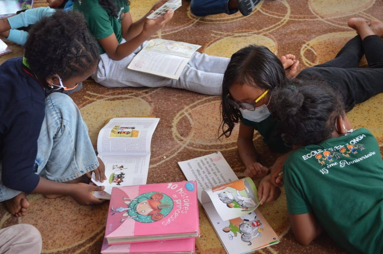 NAMPAHAFANTARIN' NY MINISTERAN' NY SERASERA SY NY KOLONTSAINA AN' IREO MPIANATRA NY ASA SY ANDRAIKITRY NY TRANOMBOKIM-PIRENENA