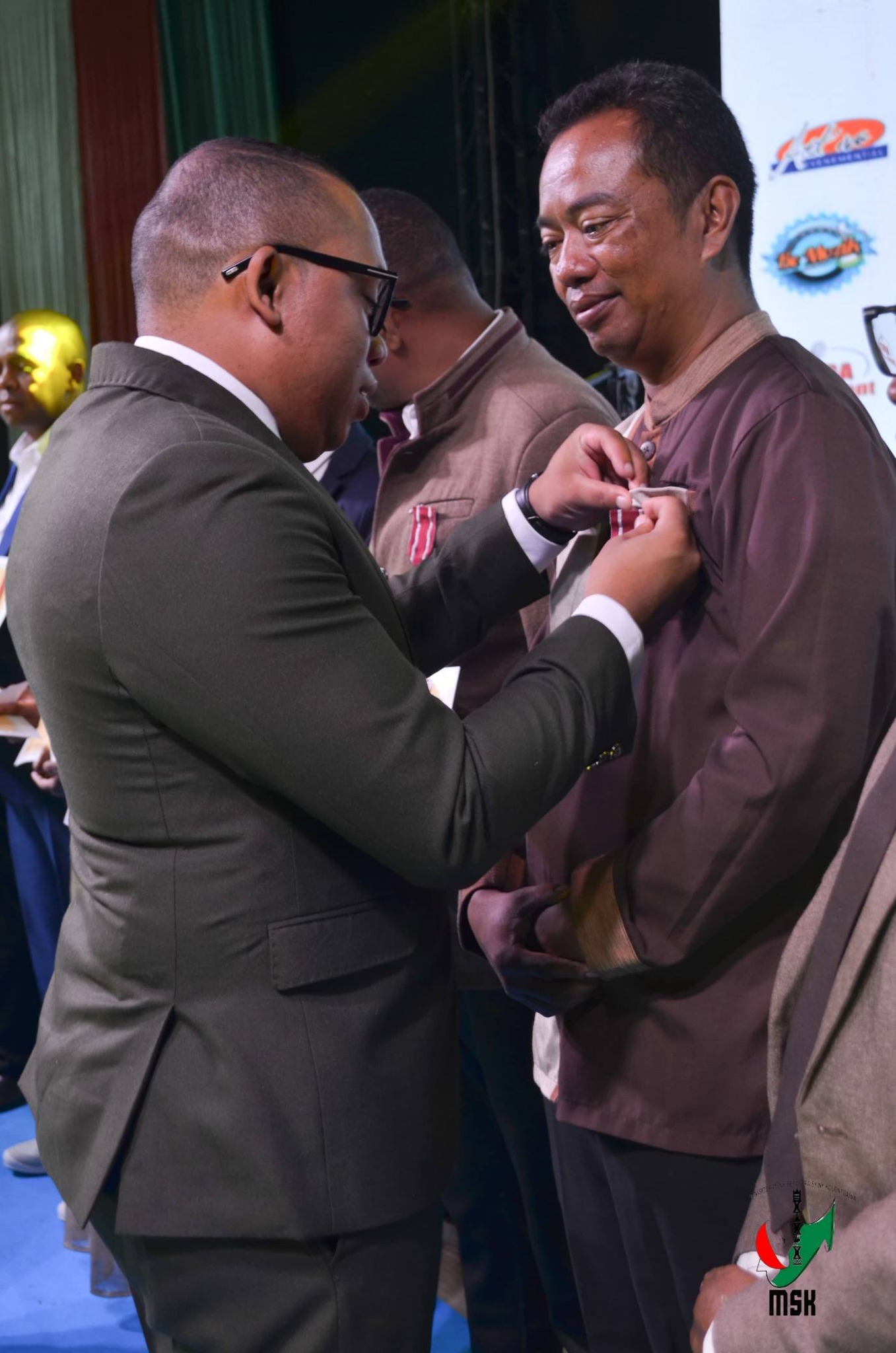 MITANA ANJARA ANDRAIKITRA GOAVANA AMIN'NY FIKOLOKOLOANA SY FANANDRATANA NY KOLONTSAINA MALAGASY NY MPIKARAKARA FAMPISEHOANA MATIHANINA