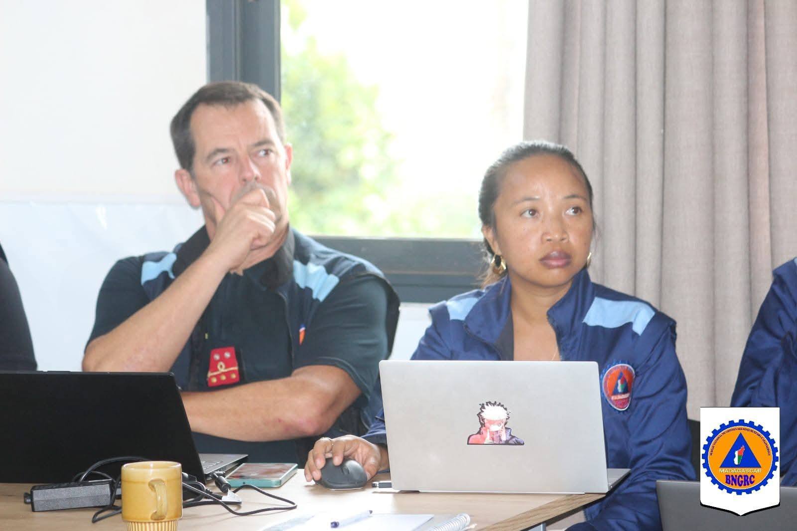 RIVODOZA GEZANI: FIVORIANA STRATEJIKA MAIKA NOTARIHIN' NY MINISI-PANJAKANA MIADIDY NY FANAVAOZANA TETO ANIVON' NY CNCOU-BNGRC