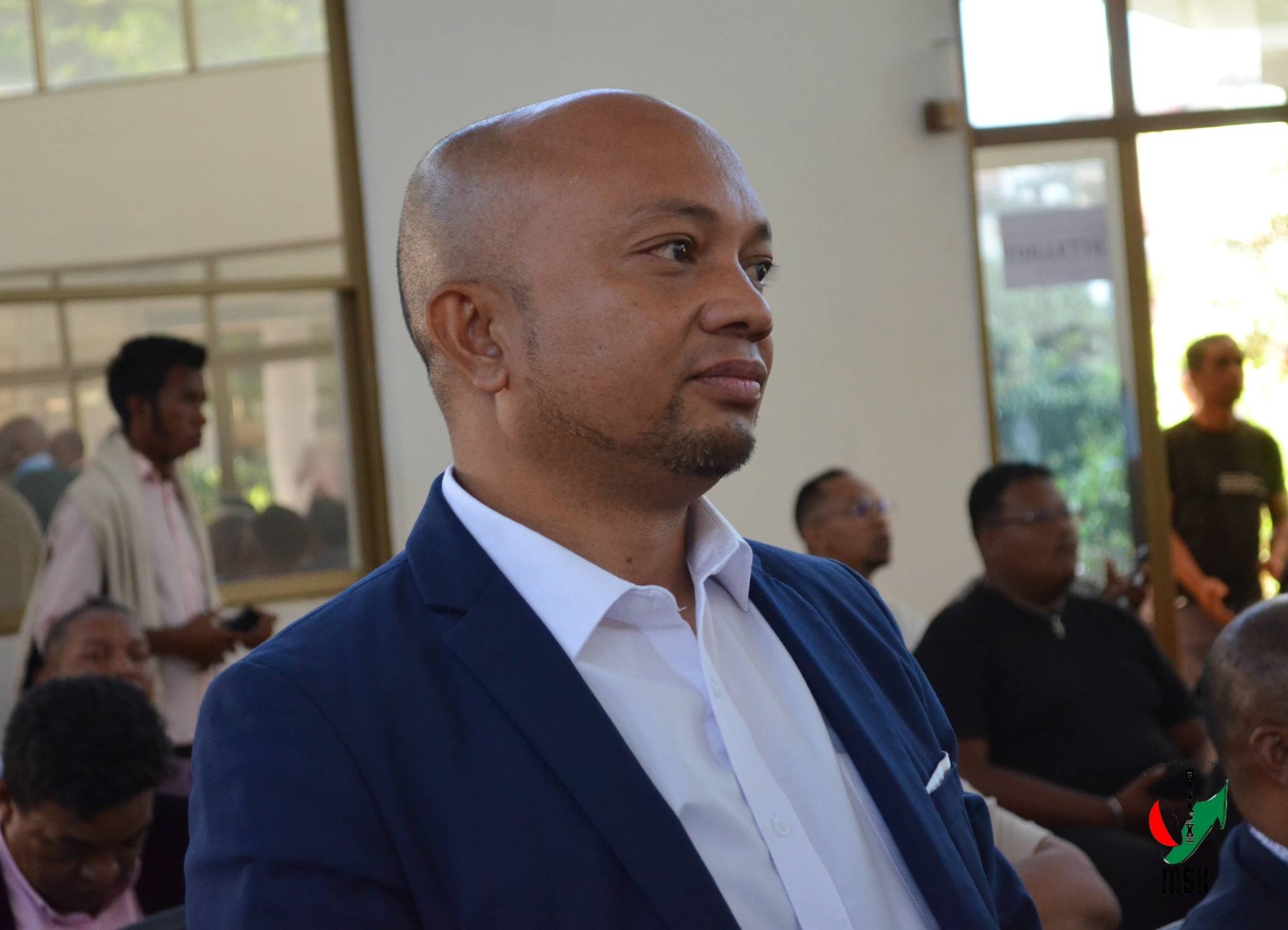 MAMOLAVOLA LALANA MIARO NY MPANAO GAZETY SY NY FAHALALAHANA MANEHO HEVITRA NY MINISTERAN' NY SERASERA SY NY KOLONTSAINA MIARAKA AMIN' NY KOMITY IVONDRONAN' NY MPANAO GAZETY