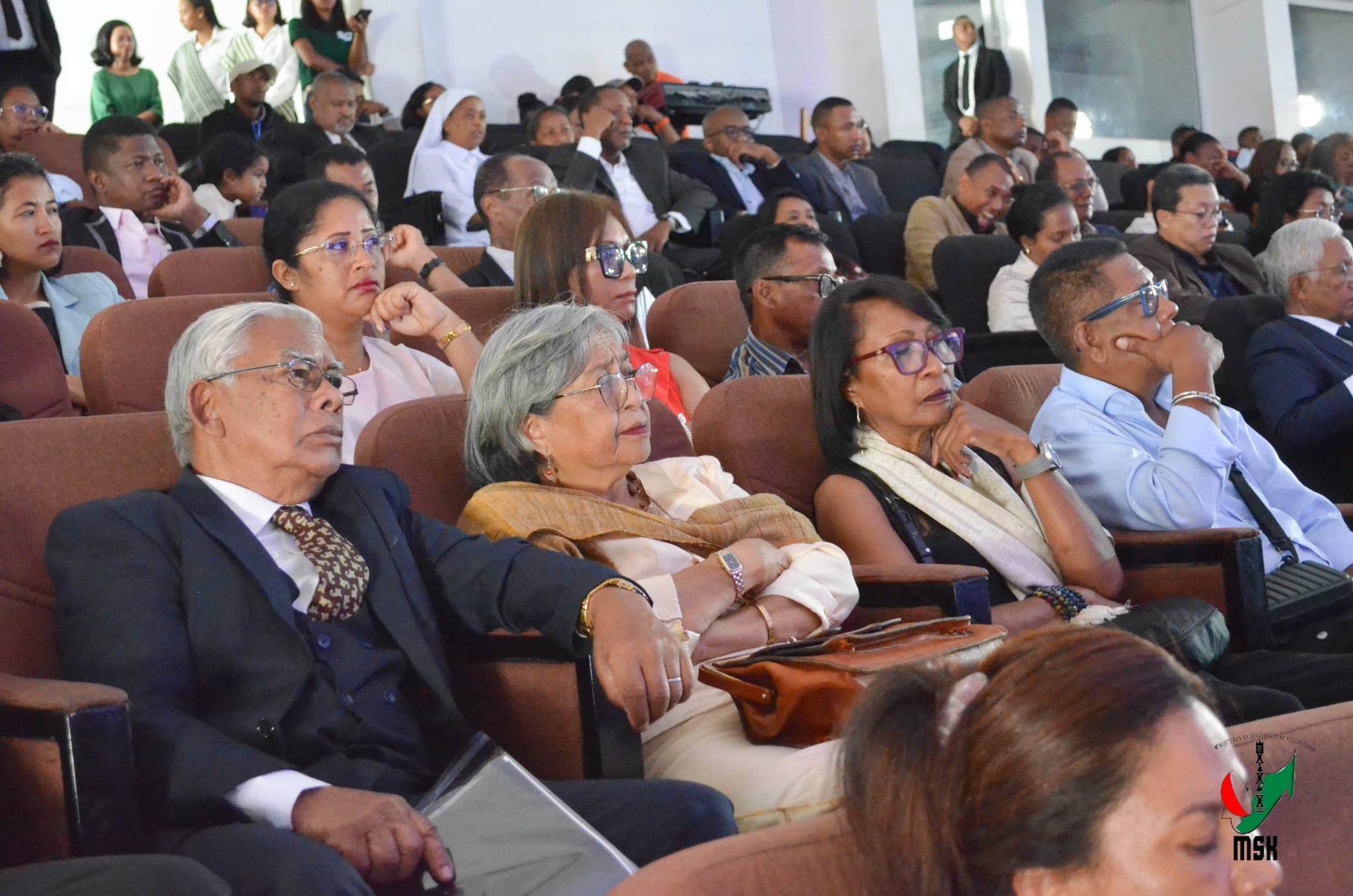 NOTOLORAN' NY AJE-FIKAMBANAN' NY MPANAO GAZETY MIKIRAKIRA NY TONTOLO IAINANA MARI-PANKASITAHANA IREO OLO-MALAZAN' NY FIKAROHANA ARA-TSIANSA