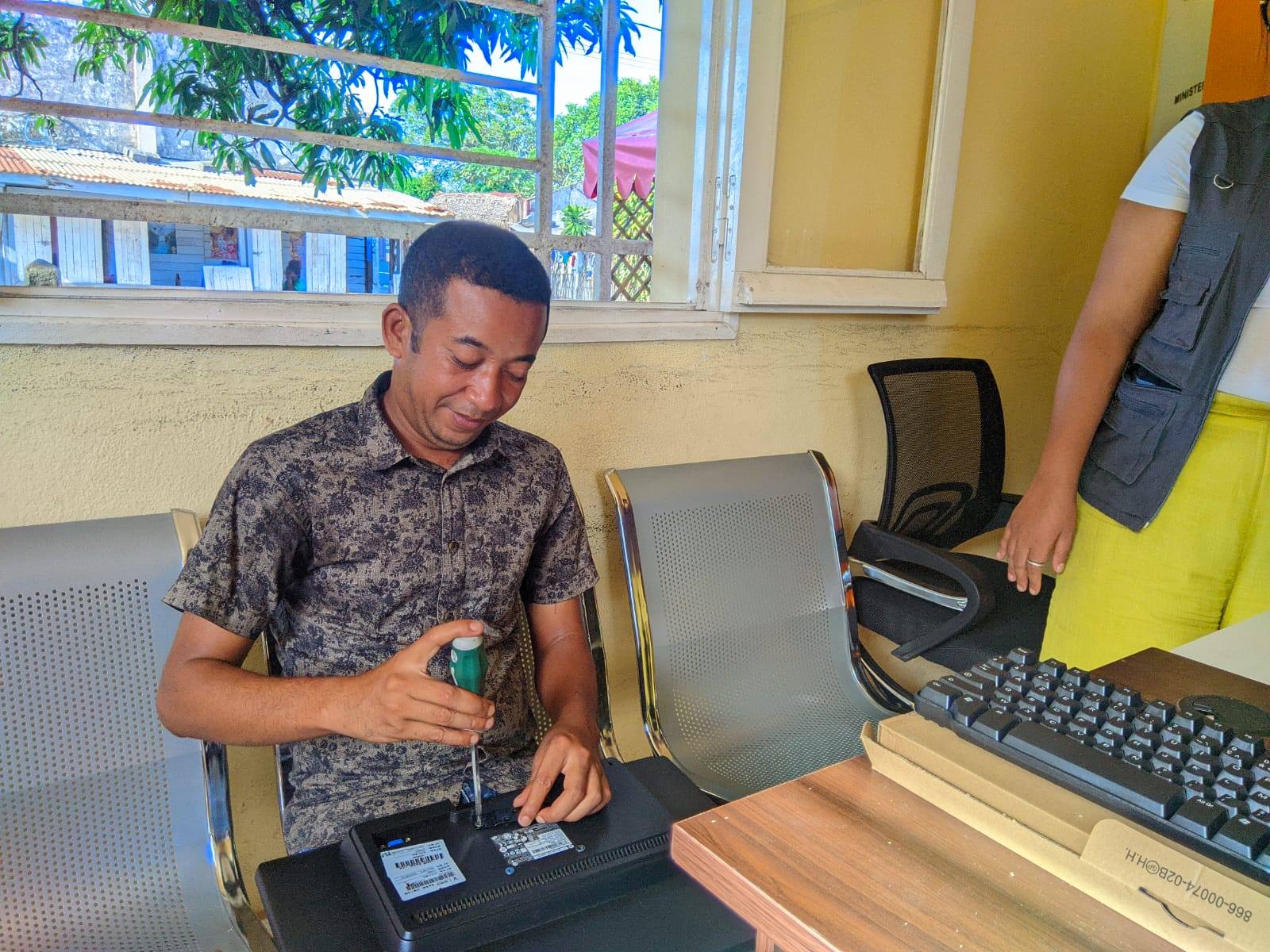 MANATSARA HATRANY IREO FITAOVAN-TSERASERA ENTI-MIASA NY MINISTERAN' NY SERASERA SY NY KOLONTSAINA MBA HAHATOMOMBANA NY FAMPITAM-BAOVAO AVY NY IFOTONY