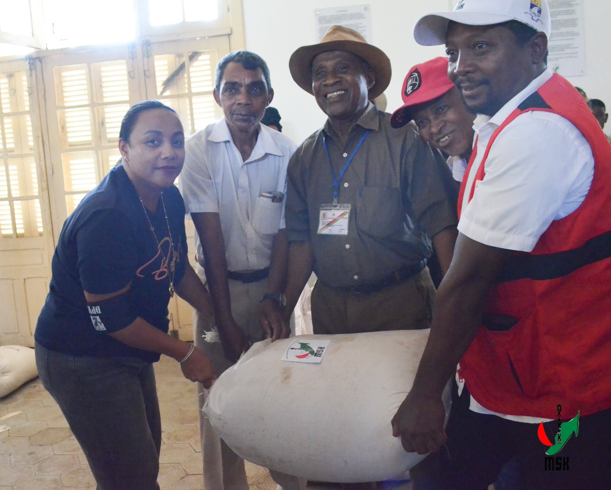 NIVIMBINA IZAY VOATSIRAMBIN' NY TANANY NY MINISTERAN' NY SERASERA SY NY KOLONTSAINA HANAMAIVANANA NY VESATRY NY RIVODOZA GEZANI