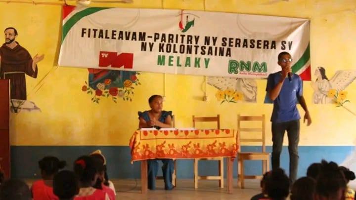 AKON'NY FANAMARIHANA NY ANDRO IRAISAM-PIRENENA HO AN'NY TENINDRENY, 21 FEBROARY 2026  "TIA NY TENINDRENY, MANANDRATRA NY TANINDRAZANA"  FITALEAVAM-PARITRY NY SERA SERA SY NY KOLONTSAINA ANALAMANGA