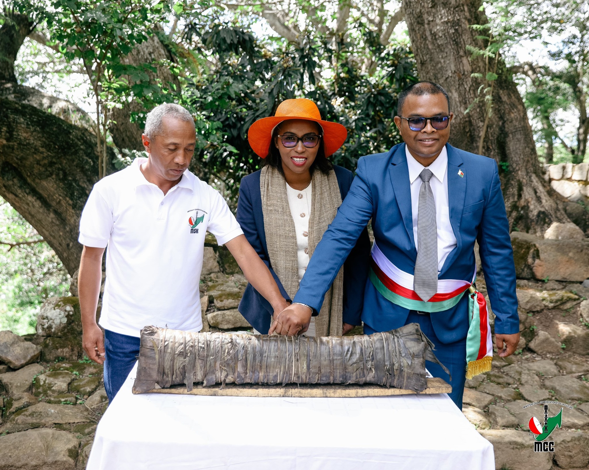 NIAVAKA NY FANKALAZANA NY ANDRO IRAISAM-PIRENENA HO AN' NY MOZEA TENY AMIN' NY ROVAN' AMBOHIMANGA