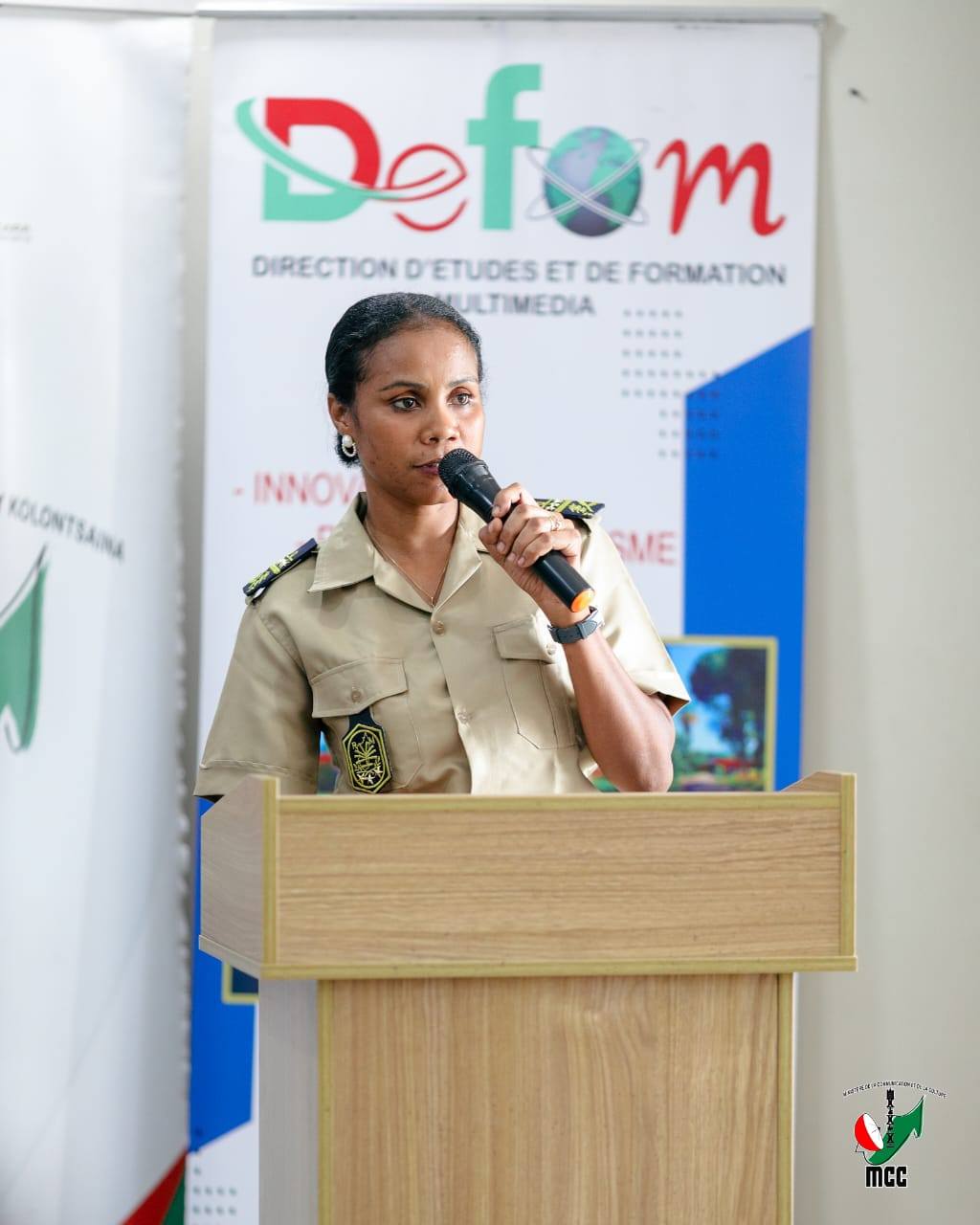 MITOHY HATRANY NY FAMPITAOVANA ATAON' NY FITONDRAM-PANJAKANA HO AN' IREO RAFITRA ENY IFOTONY