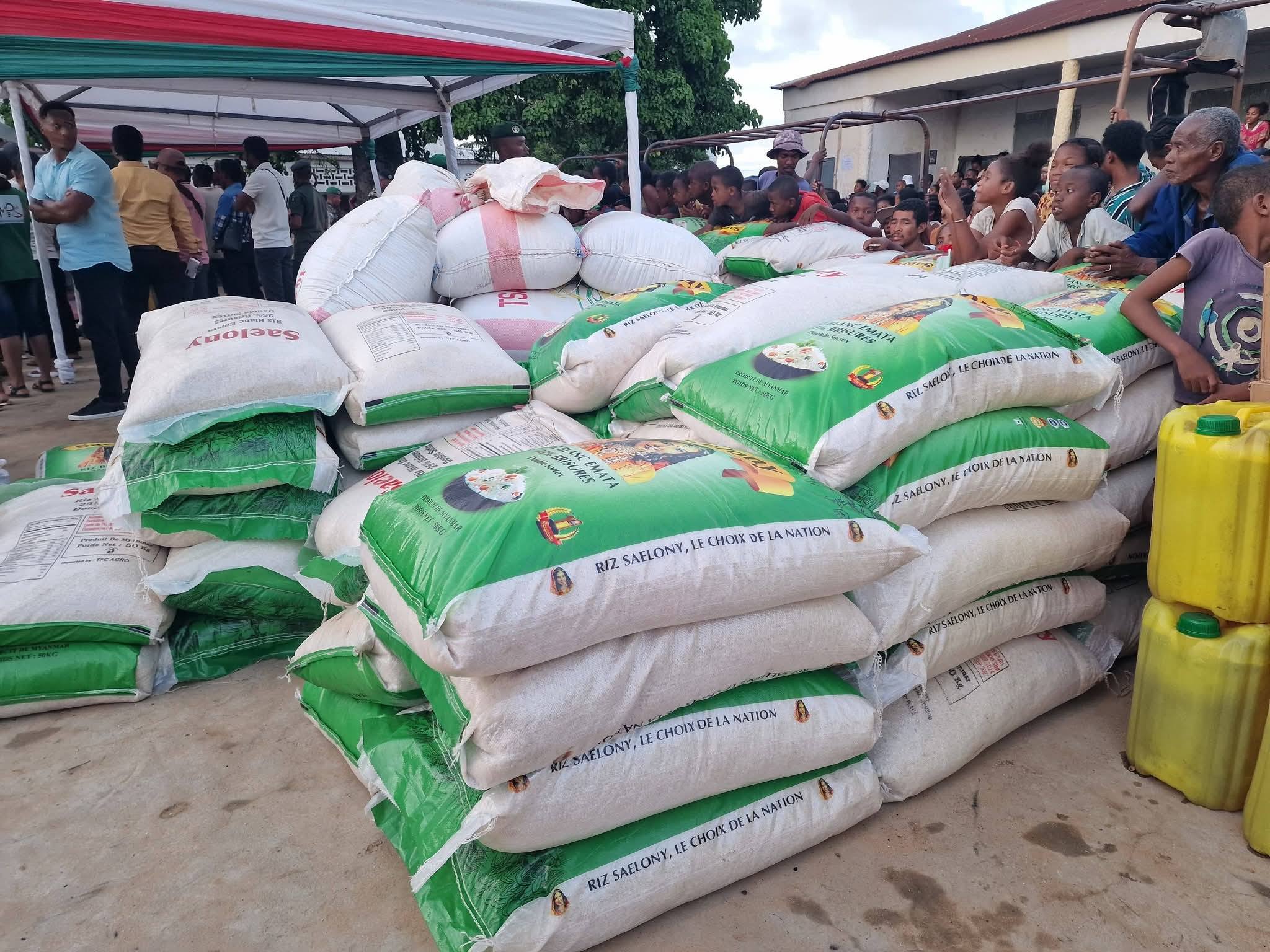 IARA-MISALAHY AMIN' IREO TOMPON' ANDRAIKITRA ISAN' AMBARATONGANY MANAO NY FAMERENANA AMIN' NY LAONINY NY FIAINAM-BAHOAKA SY NY FANARENANA NY TAKAITRA NAVELAN' NY RIVODOZA FYTIA NY FILOHA RANDRIANIRINA MICHAEL