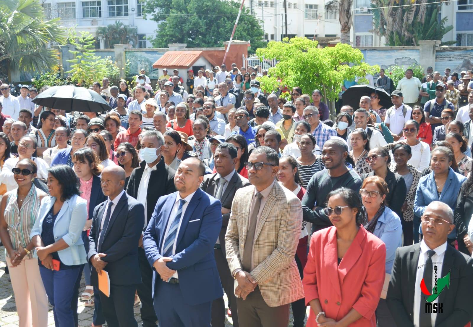 FANANGANAN-TSAINA FANAO ISAKY NY VOALOHAN' NY VOLANA