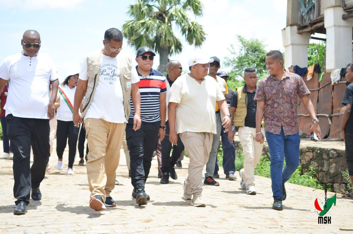 MIROTSAKA ENY AN-KIANJA NY FITONDRAM-PANJAKANA MANONTOLO MANAO TANAN-DAVA MAMONJY NY MPIRAY TANINDRAZANA