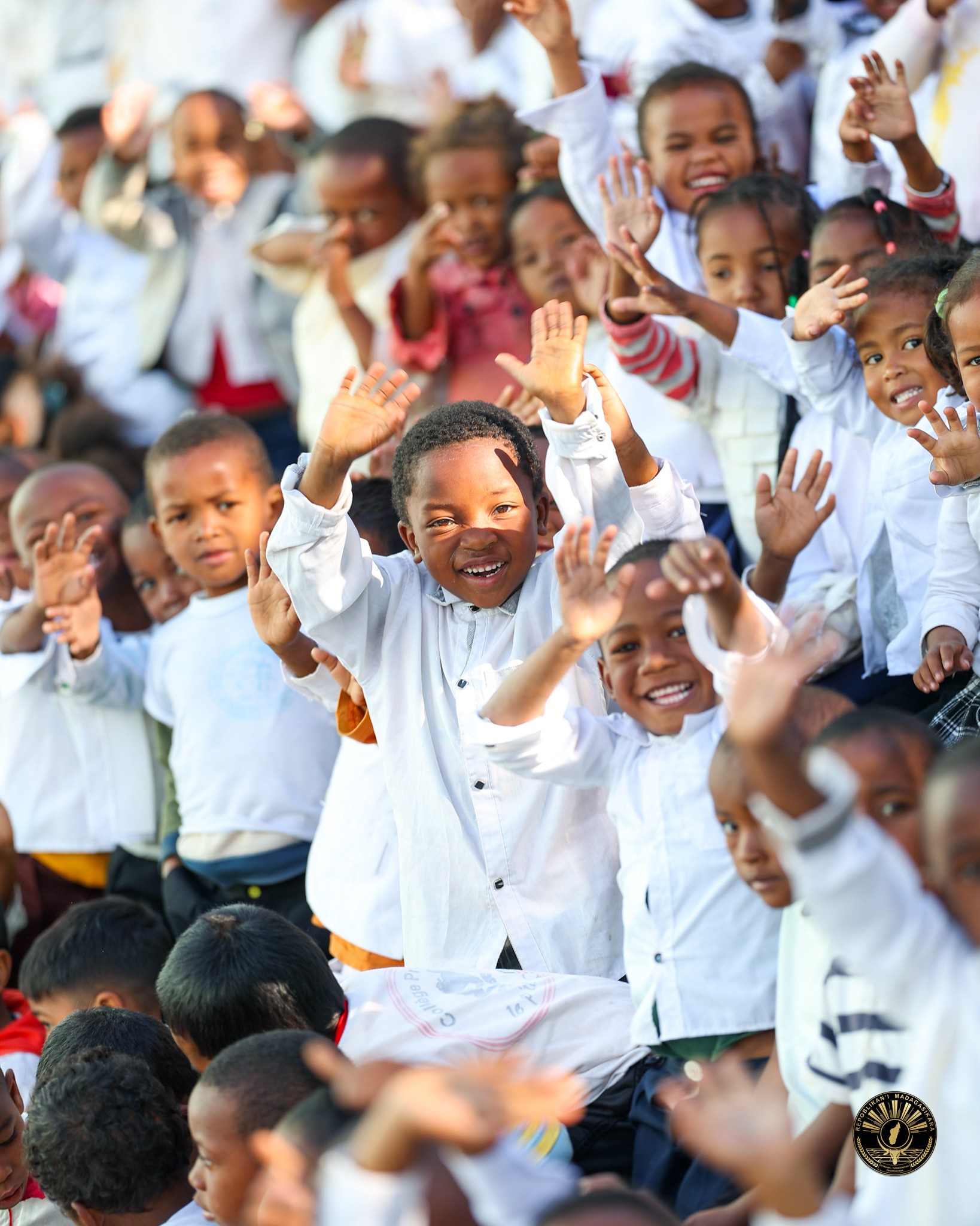 FENO FIHETSEM-PO NY ANDRO FAHAROAN' NY FITSIDIHANA ARA-PANJAKANA ATAON' NY FILOHA NATASA PIRC MUSAR ETO AMINTSIKA