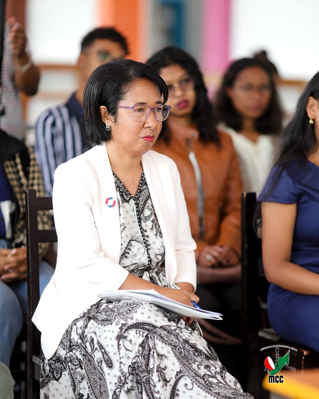 NORAISIN' NY MINISTERAN' NY SERASERA SY NY KOLONTSAINA IREO TANORA MPILATSAKA AN-TSITRAPO HO ANY FRANTSA