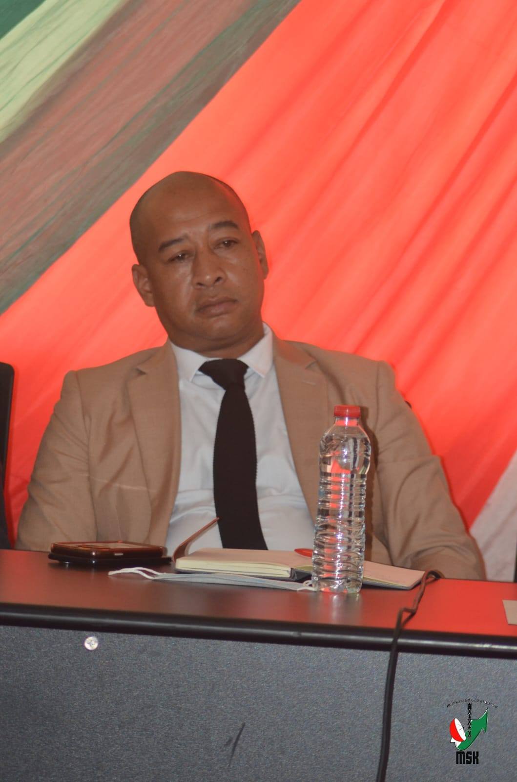 NIARA-NIDINIKA TAMIN'IREO TOMPONY HAINO VAKY JERY NY MOMBA NY TNT