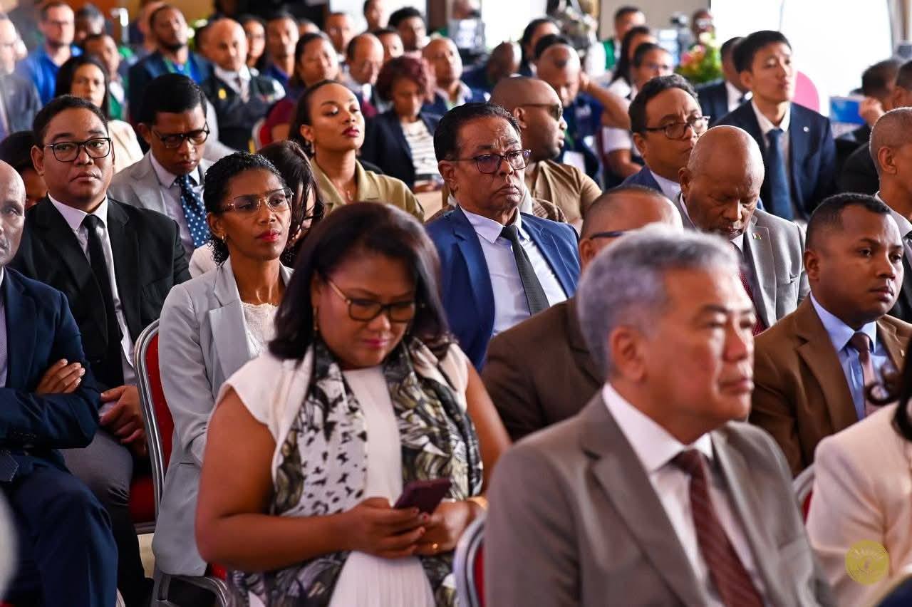 NISANTATRA NY FISORATANA ANARANA BIOMETRIKA NY FILOHAN' NY FANAVAOZANA NY REPOBLIKA SY IREO MPANOLOTSAINA AVO, IREO ANDRIMPANJAKANA, ARY NY GOVERNEMANTA