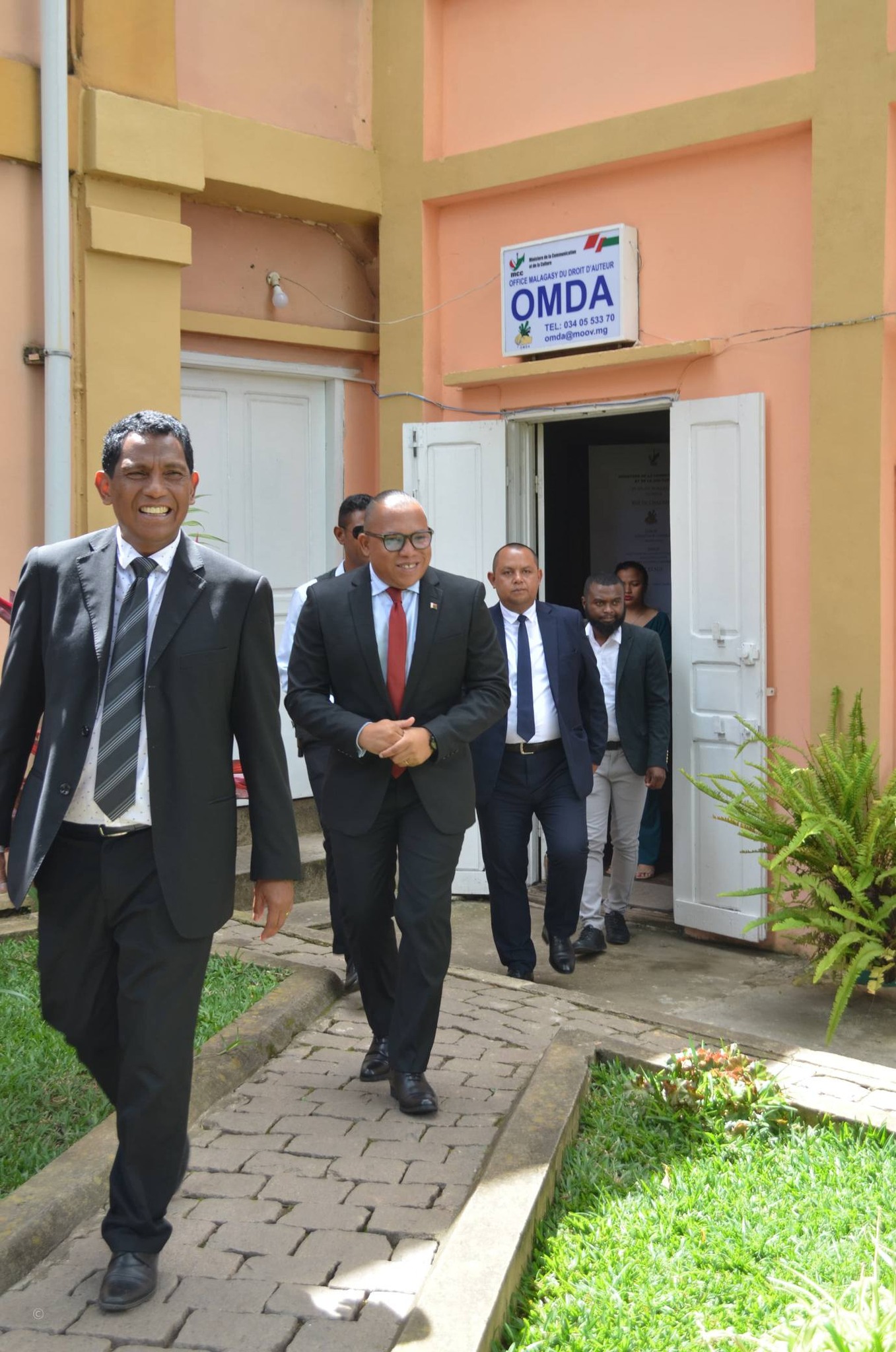 AMPERINASA IREO RAFITRA VAOVAO NAPETRAKA EO ANIVON' NY ANIVON' NY OMDA