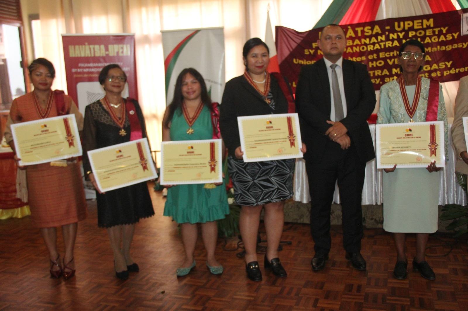 FIKAMBANAN' NY POETY SY MPANORATRA MALAGASY HAVATSA-UPEM, NOTOLORANA MARI-BONINAHITRY NY KANTO IREO MPANORATRA