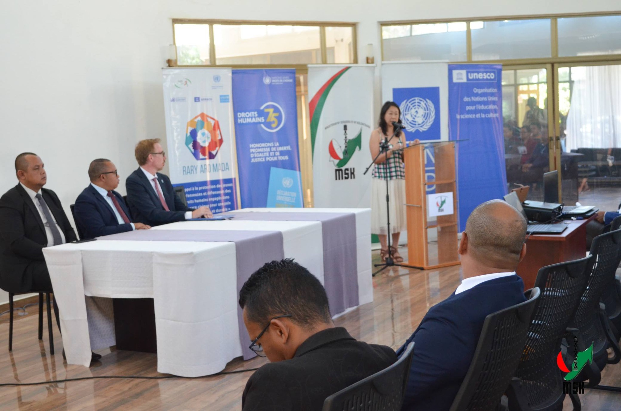 MAMOLAVOLA LALANA MIARO NY MPANAO GAZETY SY NY FAHALALAHANA MANEHO HEVITRA NY MINISTERAN' NY SERASERA SY NY KOLONTSAINA MIARAKA AMIN' NY KOMITY IVONDRONAN' NY MPANAO GAZETY