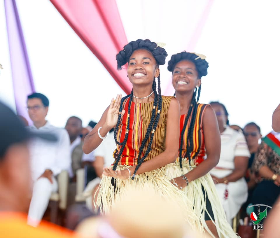 MANAN-KASINA NY VEHIVAVY ! MANAN-DANJA NY FANIRIANY, MENDRIKA HO TANTERAHINA NY NOFINOFINY