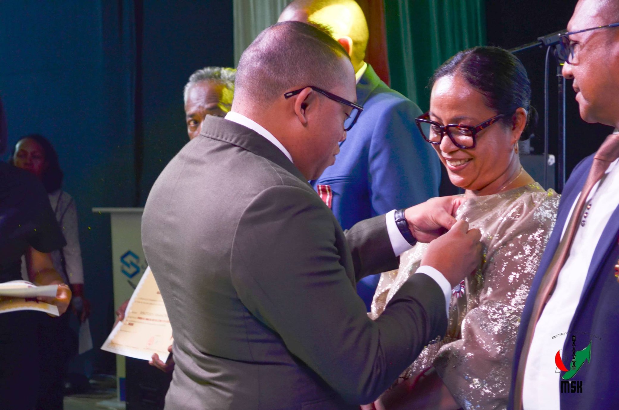 MITANA ANJARA ANDRAIKITRA GOAVANA AMIN'NY FIKOLOKOLOANA SY FANANDRATANA NY KOLONTSAINA MALAGASY NY MPIKARAKARA FAMPISEHOANA MATIHANINA