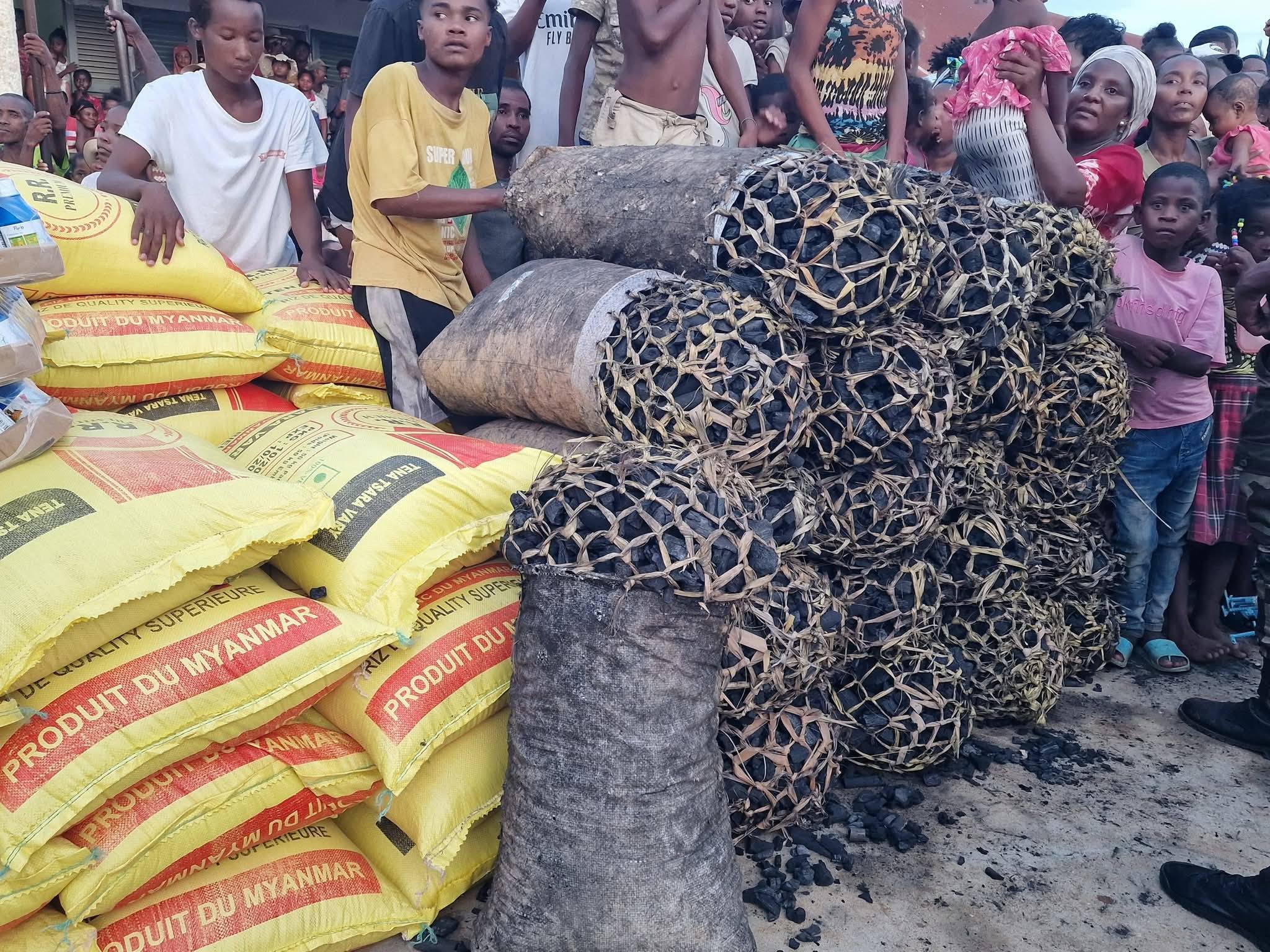 IARA-MISALAHY AMIN' IREO TOMPON' ANDRAIKITRA ISAN' AMBARATONGANY MANAO NY FAMERENANA AMIN' NY LAONINY NY FIAINAM-BAHOAKA SY NY FANARENANA NY TAKAITRA NAVELAN' NY RIVODOZA FYTIA NY FILOHA RANDRIANIRINA MICHAEL