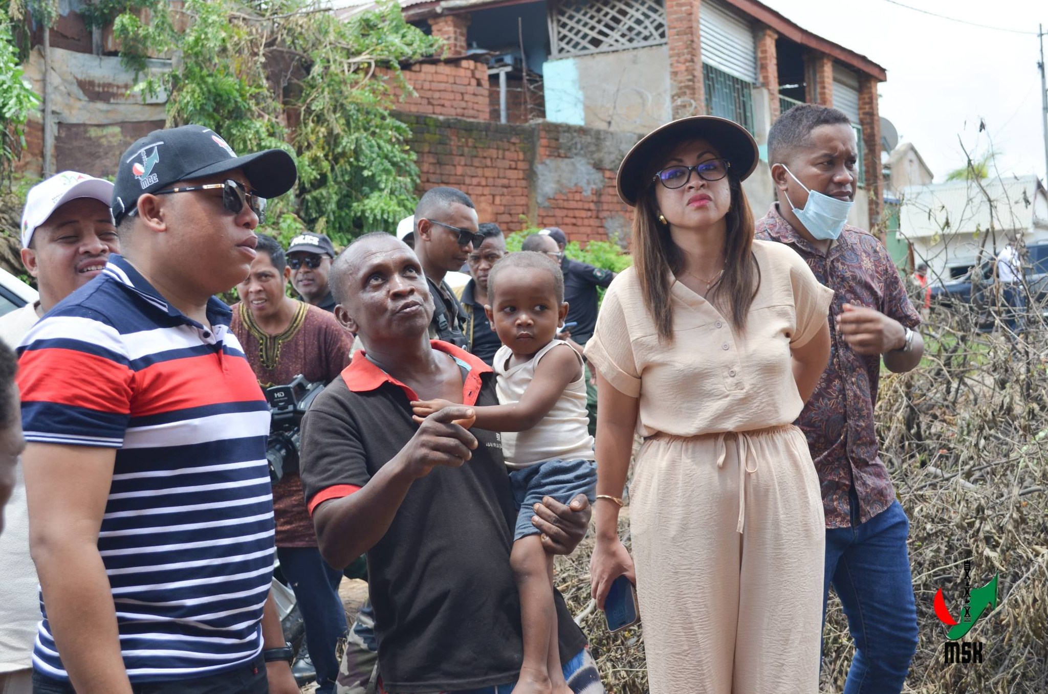 MIROTSAKA ENY AN-KIANJA NY FITONDRAM-PANJAKANA MANONTOLO MANAO TANAN-DAVA MAMONJY NY MPIRAY TANINDRAZANA