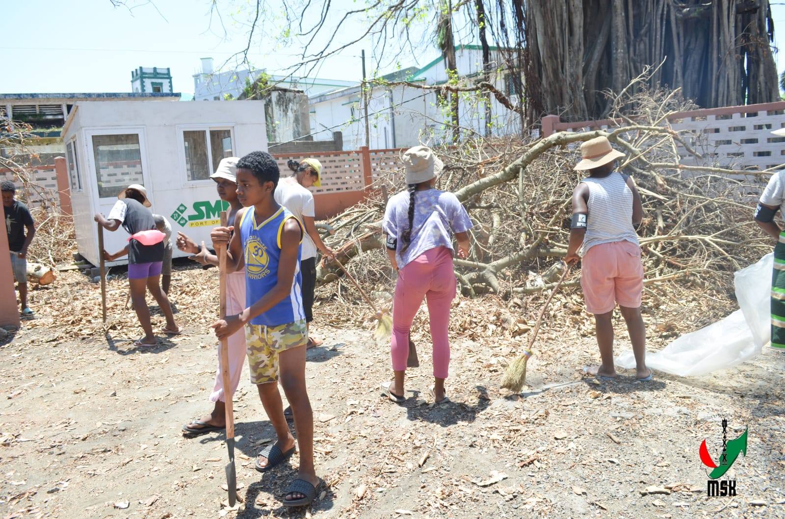 MPIROTSAKA AN-TSITRAPO MARO NO NIARA-NIENTANA TAMIN' NY MINISTERAN' NY SERASERA SY NY KOLONTSAINA NANADIO NY MOZEA VAVITIANA TOAMASINA
