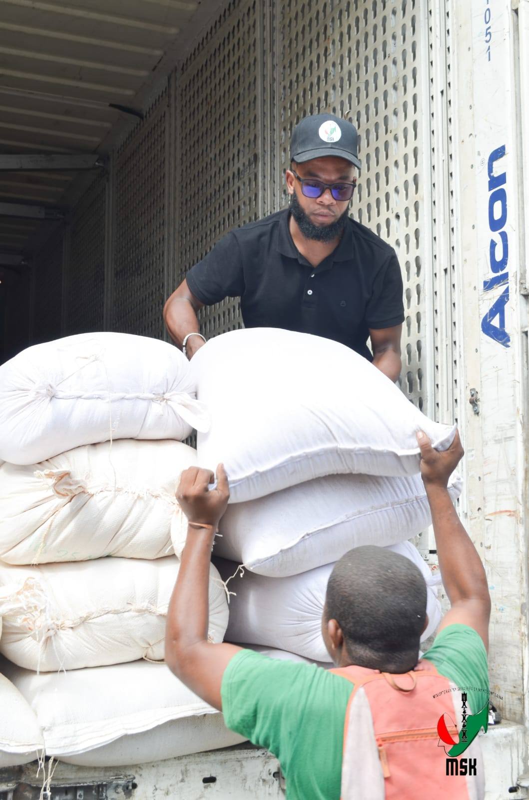 NIVIMBINA IZAY VOATSIRAMBIN' NY TANANY NY MINISTERAN' NY SERASERA SY NY KOLONTSAINA HANAMAIVANANA NY VESATRY NY RIVODOZA GEZANI