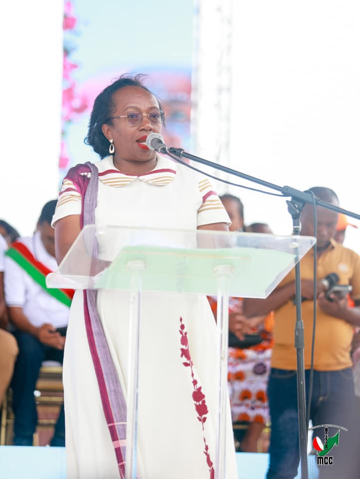 MANAN-KASINA NY VEHIVAVY ! MANAN-DANJA NY FANIRIANY, MENDRIKA HO TANTERAHINA NY NOFINOFINY