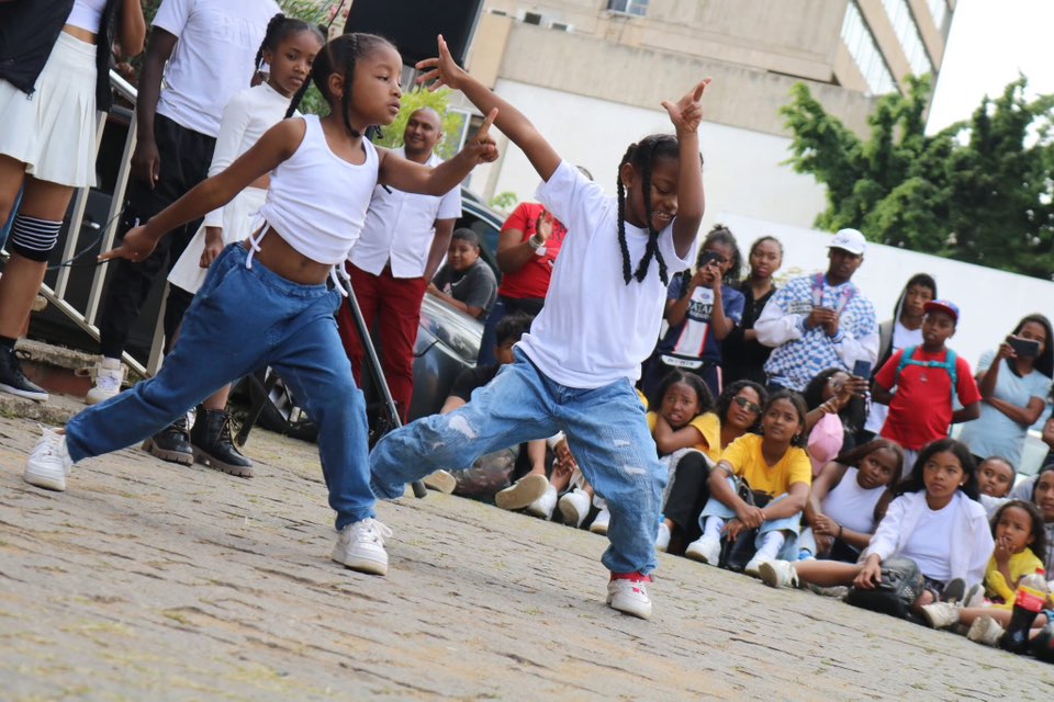 VALAN-DRESAKA NATAO TAMIN' NY MPANAO GAZETY MAHAKASIKA NY FANKALAZANA NY ANDRO IRAISAM-PIRENENA HO AN' NY DIHY NY SABOTSY 26 SY NY ALAHADY 27 APRILY 2025 HO AVY IZAO