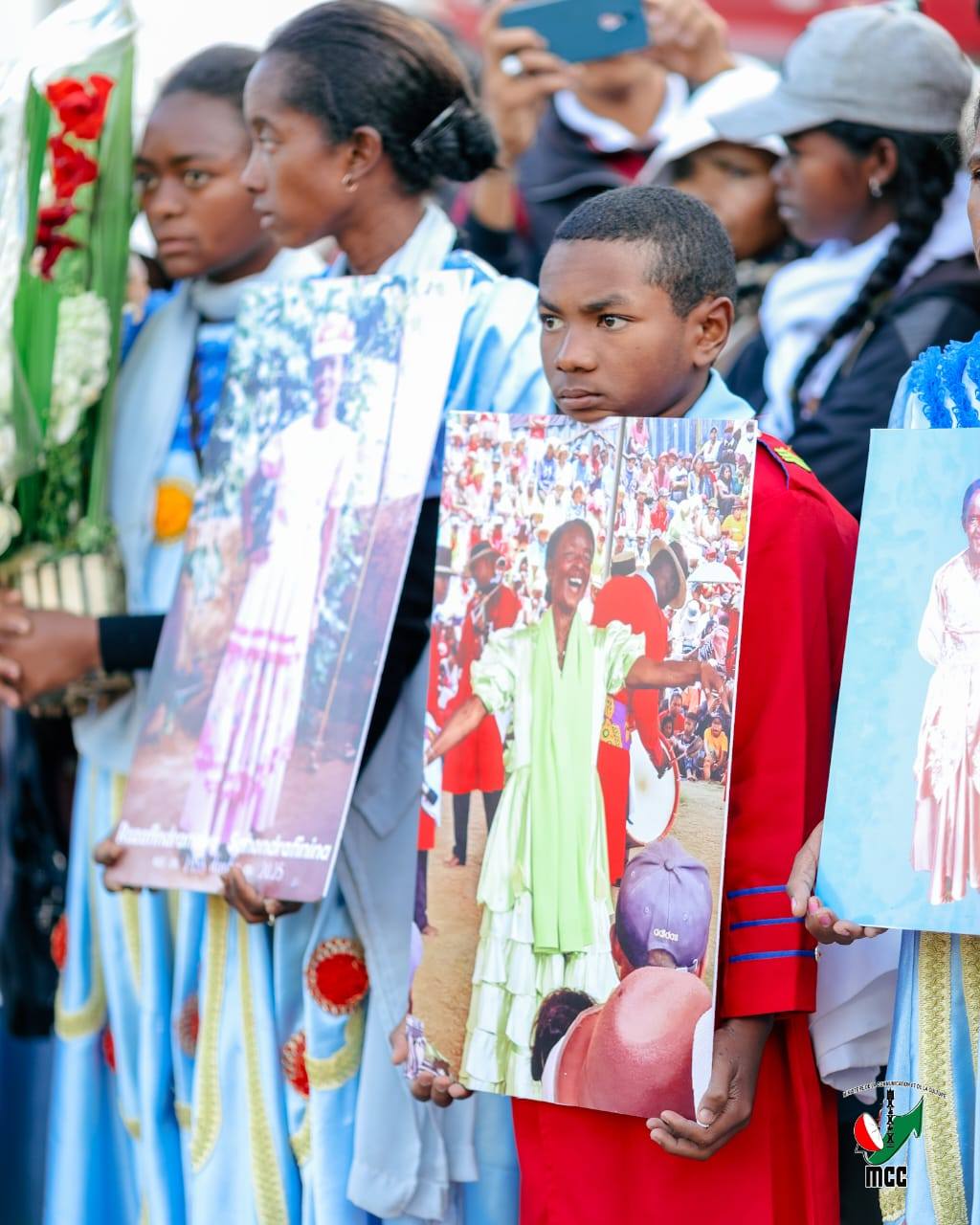 " OFFICIER DE L' ORDRE NATIONAL MALAGASY " IO NO MARI-BONINAHITRA NATOLOTRY NY FILOHAN' NY REPOBLIKA ANDRY RAJOELINA HO FANOMEZAM-BONINAHITRA AN' I SAHONDRAFININA ZANANY, MPIHIRAGASY