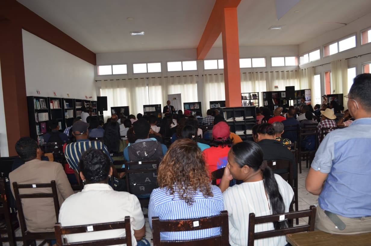 TOMPON' ANDRAIKITRA AMBONY MAROMARO EO ANIVON' NY MINISTERAN' NT SERASERA SY NY KOLONTSAINA NO NANDRAY NY ASANY ANDROANY ALAROBIA 10 DESAMBRA 2025 TAORIAN' NY NAHAVOATENDRY AZY IREO NANDRITRA NY FILAN-KEVITRY NY MINISITRA NY ALATSINAINY 08 DESAMBRA 2025 L