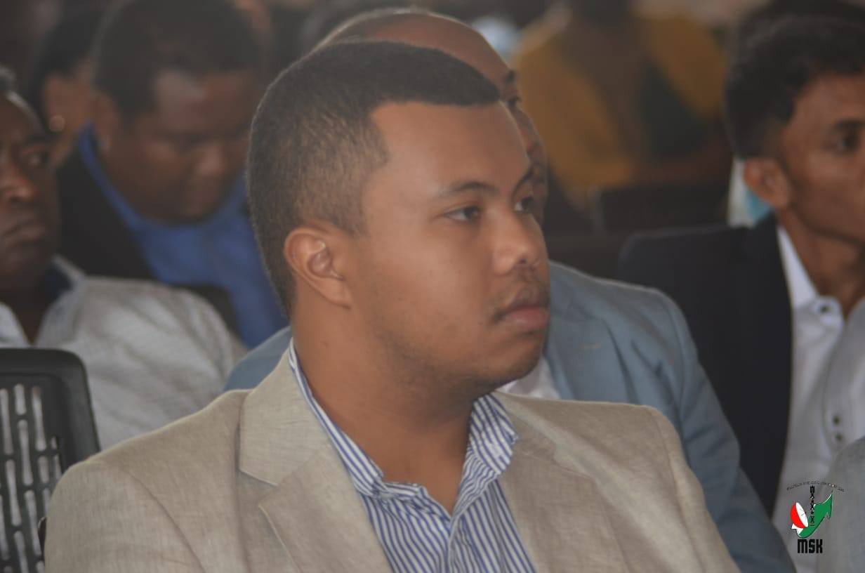 NIARA-NIDINIKA TAMIN'IREO TOMPONY HAINO VAKY JERY NY MOMBA NY TNT