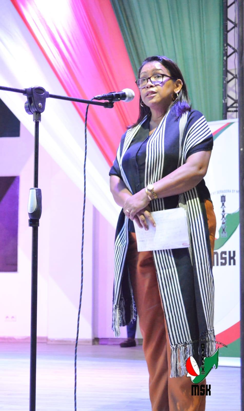 HANAO ADISISIKA HAHAZOAN' NY MPIKABARY MALAGASY MARI-PAHAIZANA ARA-PANJAKANA MISY TOMBOKASE MENA NY MINISITRA GASCAR FENOSOA