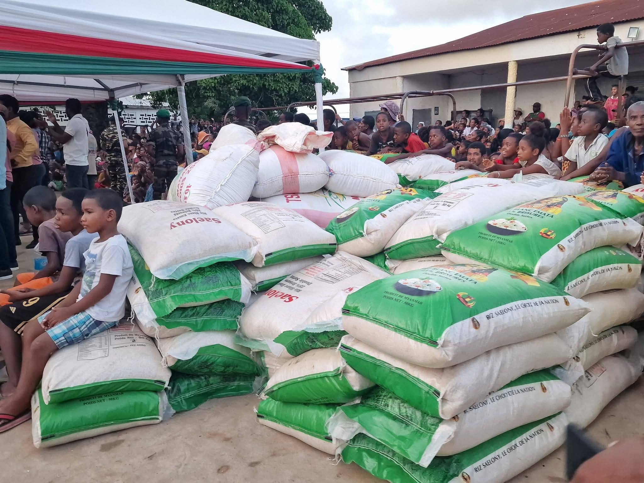 IARA-MISALAHY AMIN' IREO TOMPON' ANDRAIKITRA ISAN' AMBARATONGANY MANAO NY FAMERENANA AMIN' NY LAONINY NY FIAINAM-BAHOAKA SY NY FANARENANA NY TAKAITRA NAVELAN' NY RIVODOZA FYTIA NY FILOHA RANDRIANIRINA MICHAEL