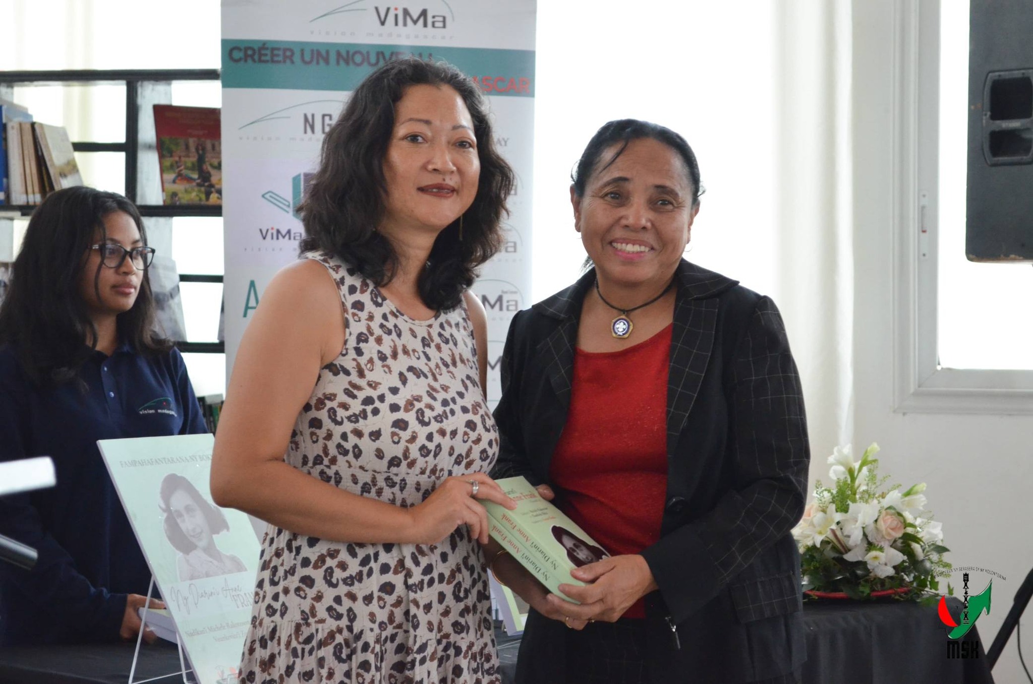 FAMPIROBOROBOANA NY TONTOLON' NY BOKY ATAON' NY MINISTERAN' NY SERASERA SY NY KOLONTSAINA NAMPAHAFANTATRA ANDROANY NY DIARIN' I ANNE FRANK VITA TENY MALAGASY