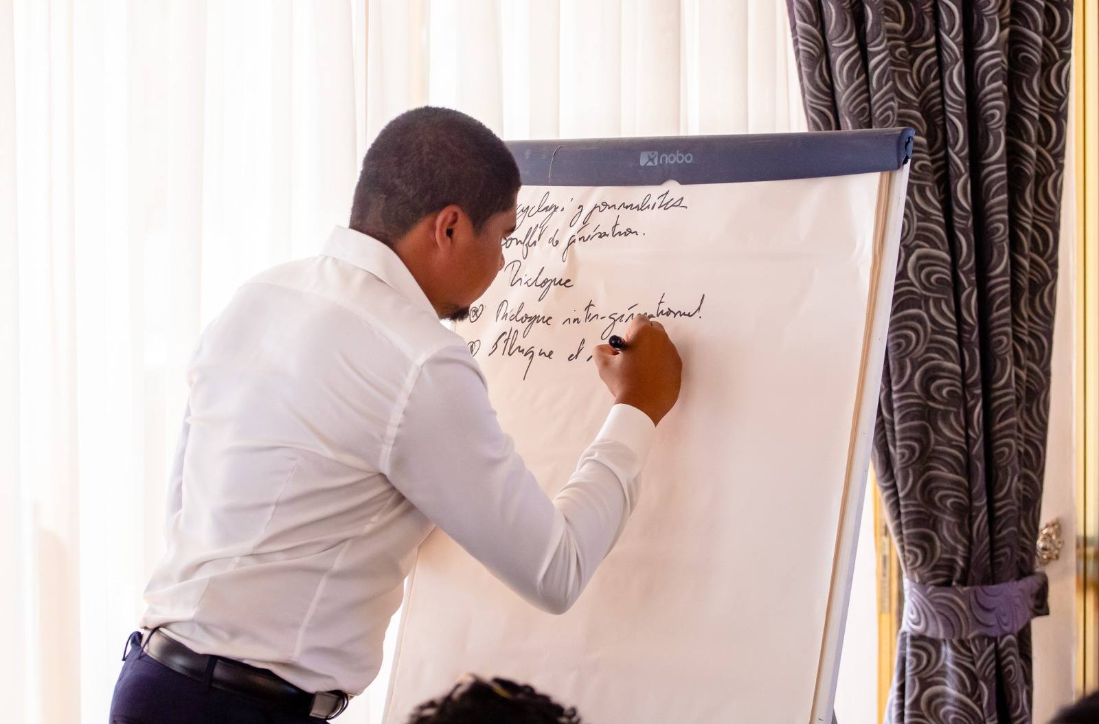 ATRIKASA FANOMBOHAN' NY TETIKASA MOMBA NY FAHALALAHANA MANEHO HEVITRA, IREO FITAOVAN-TSERASERA VAOVAO, FAMPIROBOROBOANA NY ORINASAN-TSERASERA MALALAKA, MAHALEOTENA SY MAROLOKO