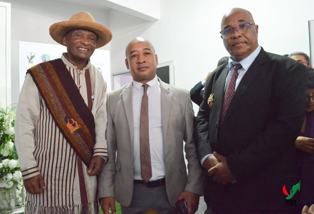 NOTOLORAN' NY AJE-FIKAMBANAN' NY MPANAO GAZETY MIKIRAKIRA NY TONTOLO IAINANA MARI-PANKASITAHANA IREO OLO-MALAZAN' NY FIKAROHANA ARA-TSIANSA