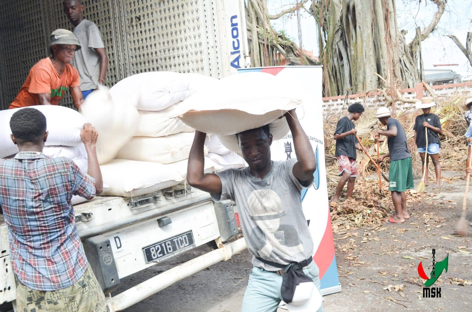 NIVIMBINA IZAY VOATSIRAMBIN' NY TANANY NY MINISTERAN' NY SERASERA SY NY KOLONTSAINA HANAMAIVANANA NY VESATRY NY RIVODOZA GEZANI